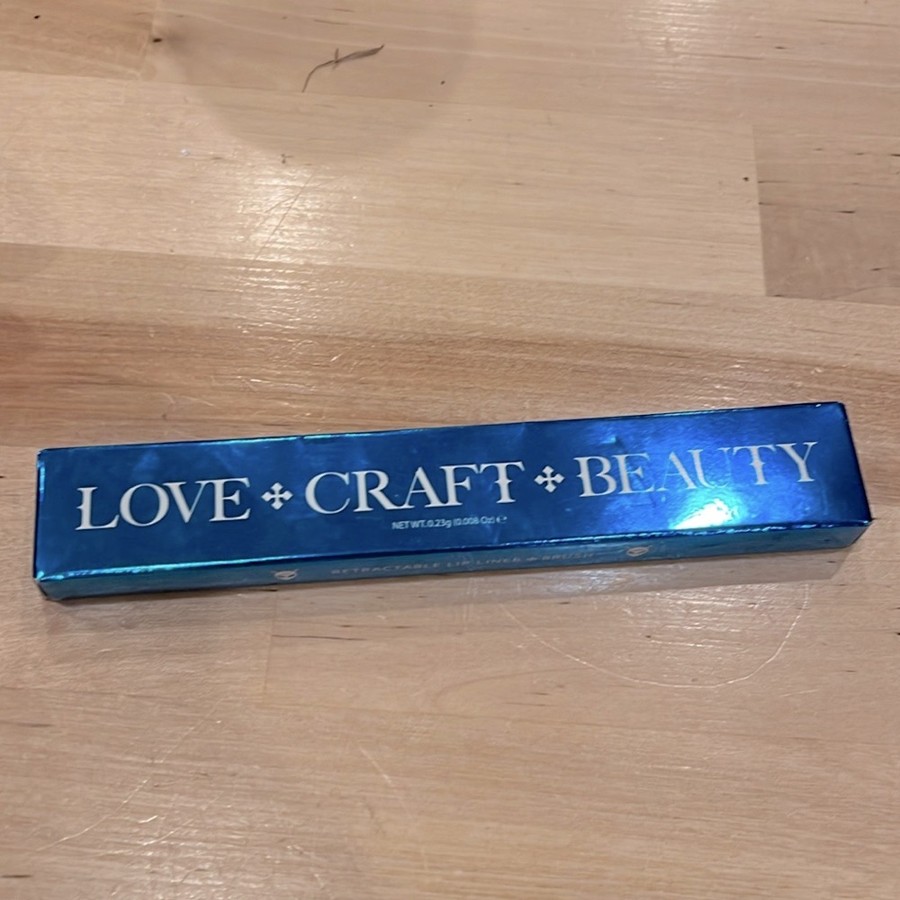 💋Love Craft Beauty Retractable Lip Liner + Brush - Cherry Nova - 0.23g